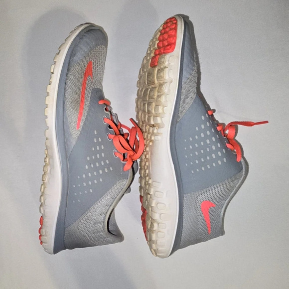 Nike FS Lite Run 2 Women’s Size 8 Gray/Hot Pink - Picture 3 of 8